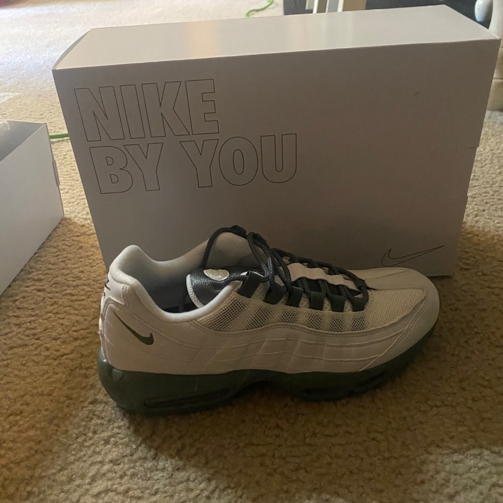 Nike by Williams